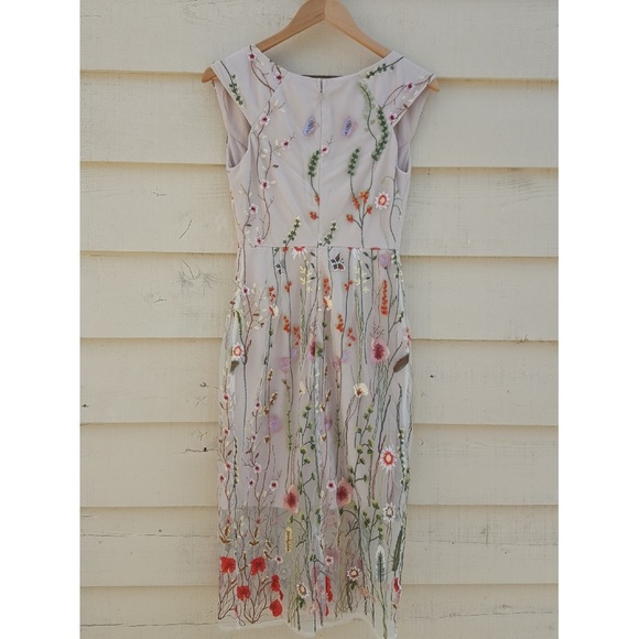 Promesa Floral Embroidered Midi Dress - Cream and Green - Picture 5 of 7